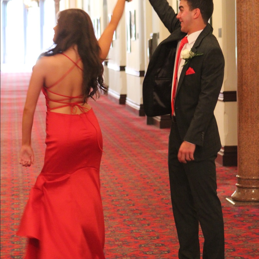 RED  formal prom homecoming dress Windsor size 4.